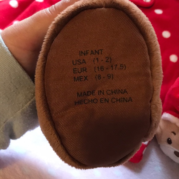 Holiday bundle ! 🎄 pajamas and soft slippers - Picture 7 of 7